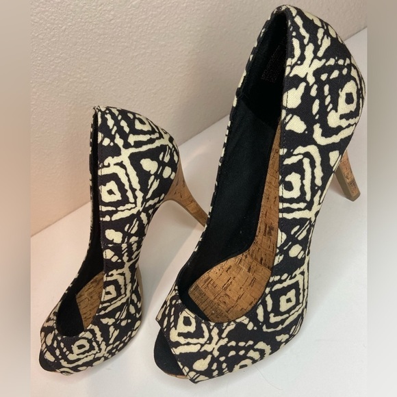 Christian Siriano~Abstract Brown/Cream Cork-Look Stiletto Heels~Peep Toe~Size 9W - Picture 7 of 16